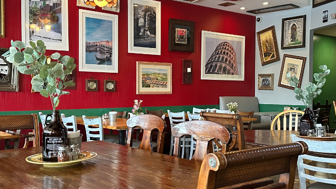 Amici Trattoria Italian