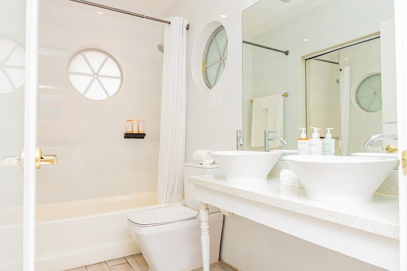 Oceanside Hotel + Suites photo 4