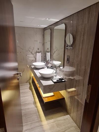 Queen Elizabeth 2 photo 4