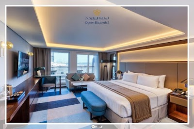 Queen Elizabeth 2 photo 5