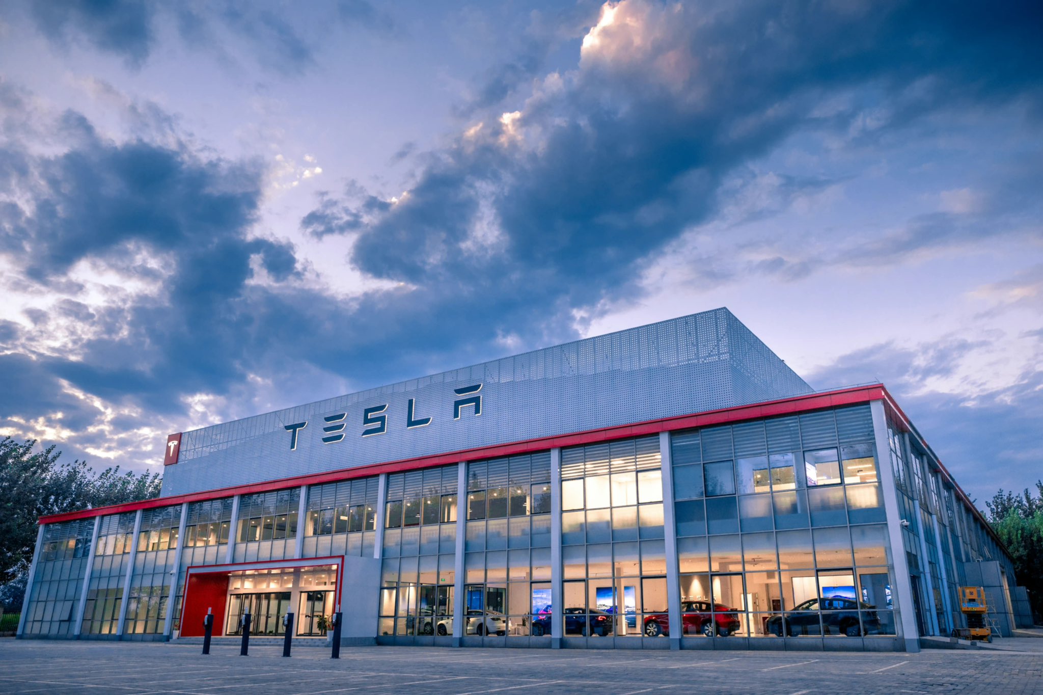 Tesla photo 5