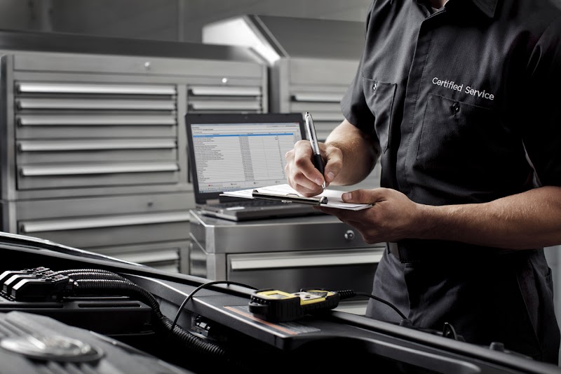 Auto Repair Center at Vera Buick GMC photo 4