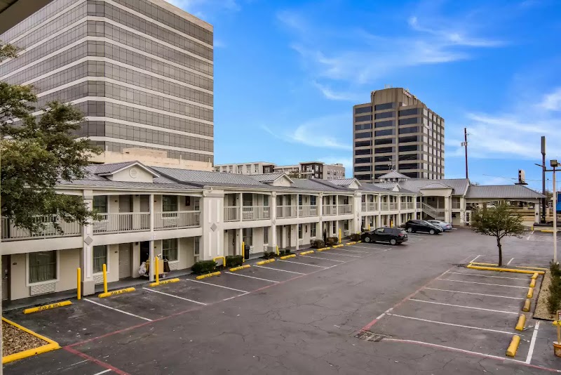 Quality Inn & Suites Dallas-Cityplace photo 4