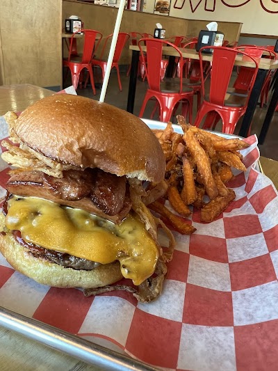 MOOYAH Burgers, Fries & Shakes photo 4