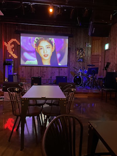 Lazy Lizard Rooftop & Bar photo 5