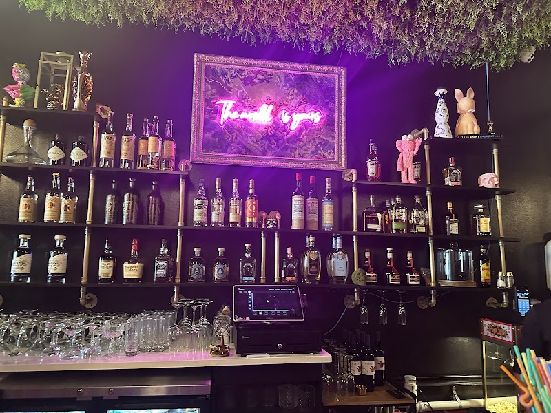 Momento Tapas & Craft Cocktails