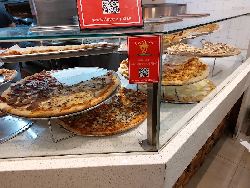 La Vera Pizzeria & Restaurant photo 4