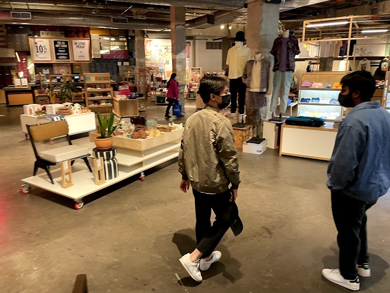 Urban Outfitters photo 5