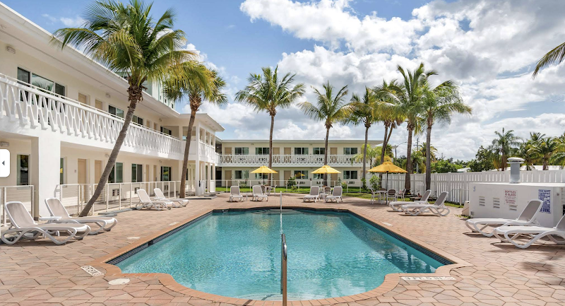 Downtown Hollywood Gardens Inn & Suites