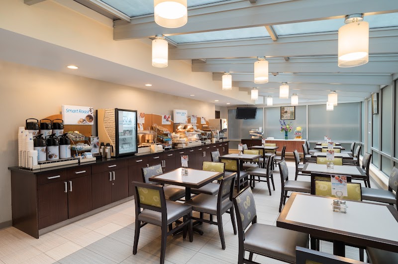 Holiday Inn Express New York City-Wall Street, an IHG Hotel photo 5