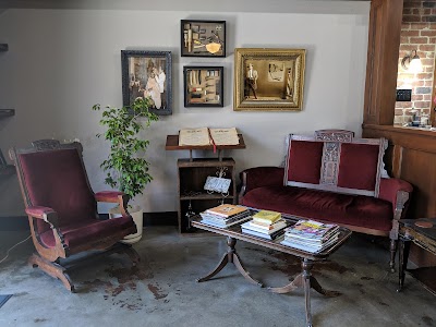 Throne Traditional Barbershop at The Pearl photo 4