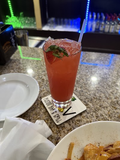 MOV Fusion Bar & Grill photo 5