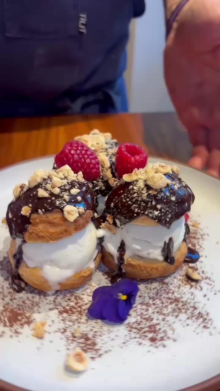 Valentines Day is right around the corner! Get ready for some desserts!

#1803nyc #boncouragenyc #valentinesday #dessert 