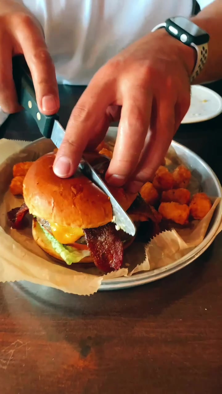 burger bar chicago south loop #chicagofood #chicagoburger #southloopchicago #chicagorestaurants