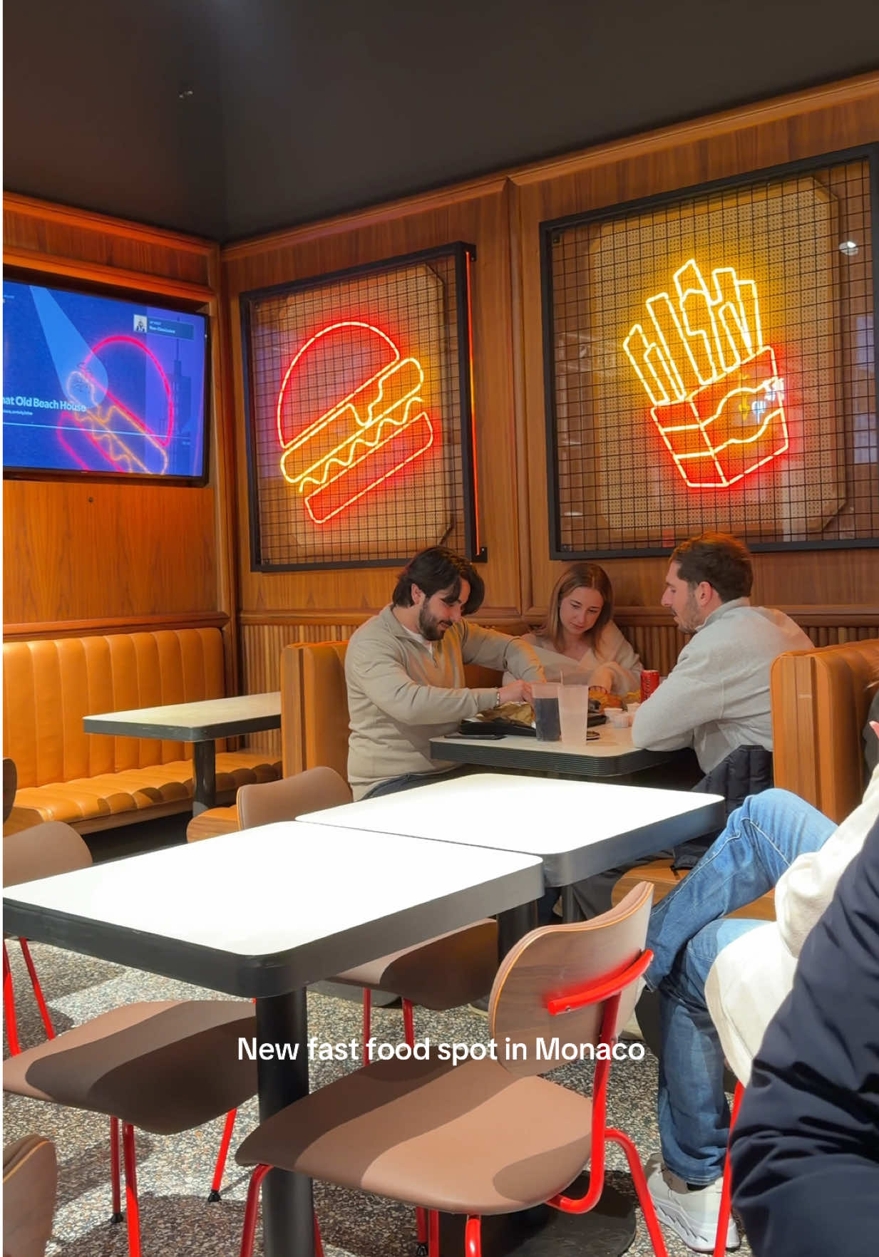 This new smashburger place just opened in Monaco 🍔✨