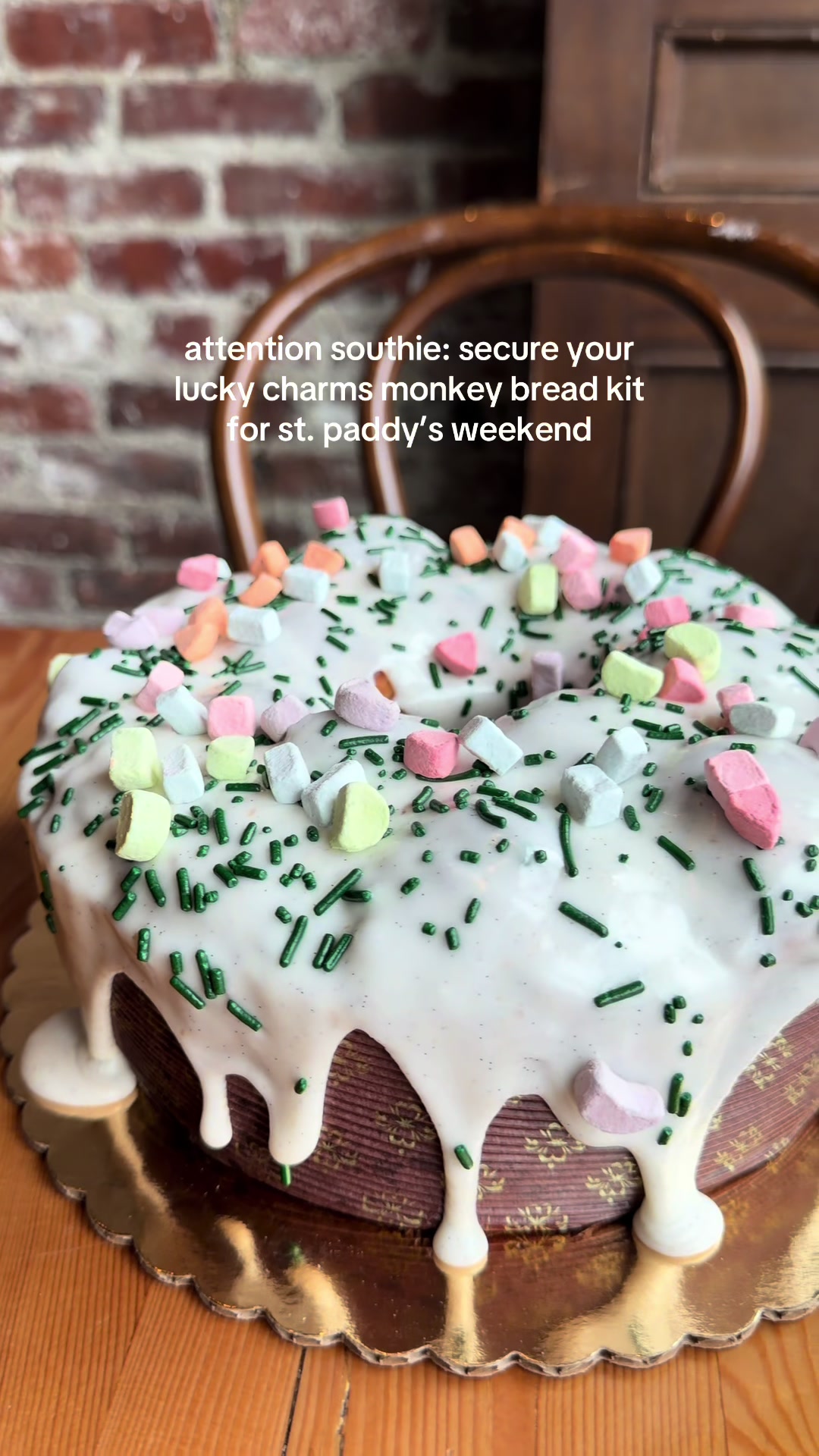 ☘️LUCKY CHARMS MONKEY BREAD☘️

st. patrick’s day is right around the corner which means it’s time to get your orders in for our bake-at-home lucky charms monkey bread kits🤩 available for pick-up friday 3/13 and saturday 3/14, link in our insta bio to order so you can kick off your parade weekend right!💚 #bostonrestaurants #stpatricksday #monkeybread #southieparade #stpaddysday