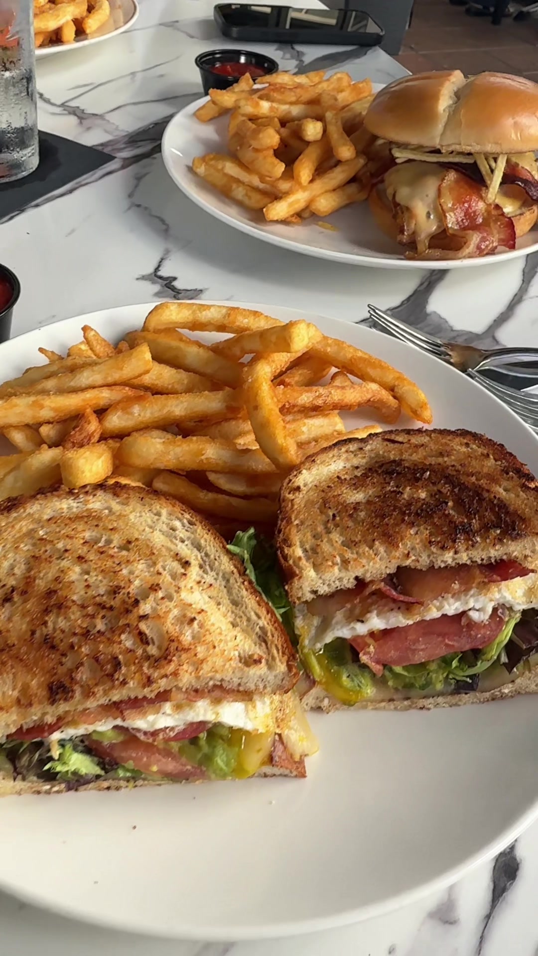 @RusTeak …
Thornton Park Downtown Orlando on a perfect Sunday! Yesterday we took Jacob’s grandmother out to lunch and enjoyed the perfect 70 degree weather with Chloe 🐶 by our sides. I’m a sucker for a BLT and Rusteak’s was great. Easy lunch for an easy Sunday! 
#orlandoflorida #downtownorlando #restaurant #sandwich 