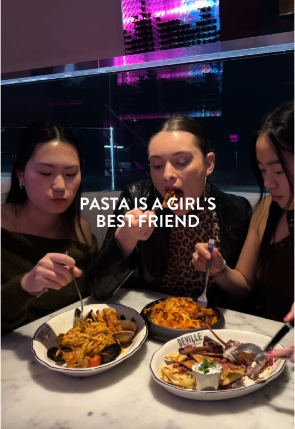 Vous savez ce qu'on dit, « pasta are a girl's best friend! » 🍝

-

You know what they say, “pasta is a girl's best friend!” 🍝

#deville #mtlfoodie #pastatiktok 