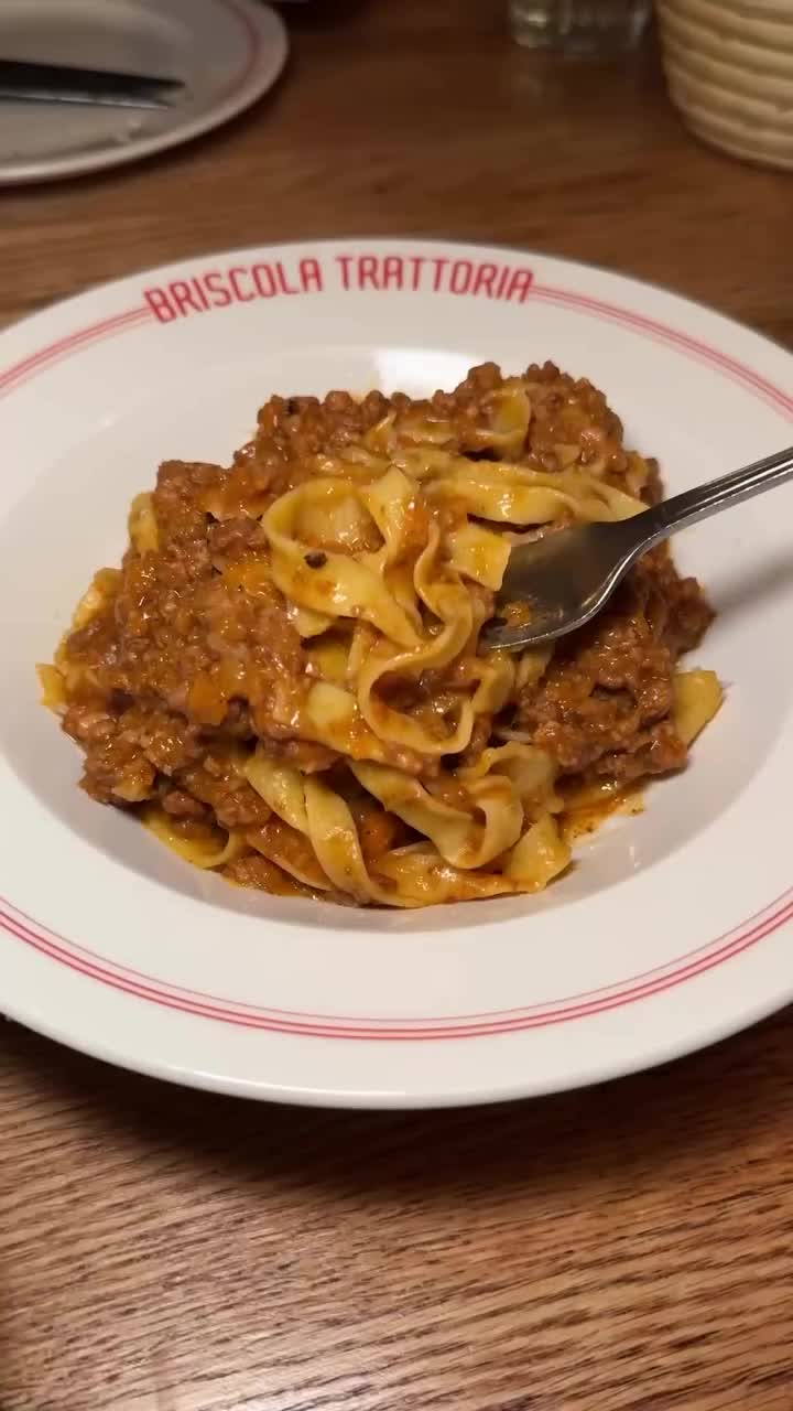 There is a new Italian spot that not enough people are talking about. A new spot in Brooklyn has opened up by Chef Silvia Barban and her three partners, Luca Pelliccioni, Federico Cesi and Andrea Mancin. 🇮🇹 It is giving old school vibes inside and they change the menu seasonally! ✨

Briscola
📍798a Franklin Ave, Crown Heights

🎥: @madeebylexi 
#newyorklocals