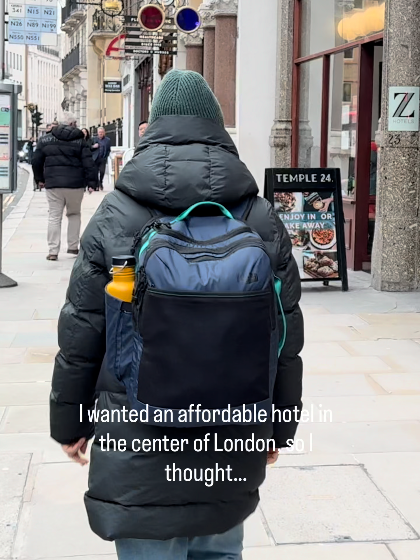 🫣 How bad could it be?
Well… it wasn’t great. I’ll tell you that.

I stayed 4 nights at Z Hotel City in London because it was:
✔️ Super central (Fleet Street, walkable to St Paul’s, Covent Garden & the Thames)
✔️ Cheaper than most hotels in the area

And yes, I knew the room would be tiny.
I also knew it wouldn’t have a window.

What I didn’t expect:
• The mattress was SO uncomfortable that I barely slept
• The bathroom has a glass sliding door (zero real privacy)
• Without natural light, the room felt darker and smaller every day
• You completely lose track of time without a window

The positives?
WiFi was good.
Check-in was smooth.
Free infused water & apples at reception.

For 1 night? Fine.
For 4 nights? I was exhausted and genuinely excited to leave.

If you’re choosing between price, location, and comfort in London… this is what that compromise looks like.

Would you stay here to save money?