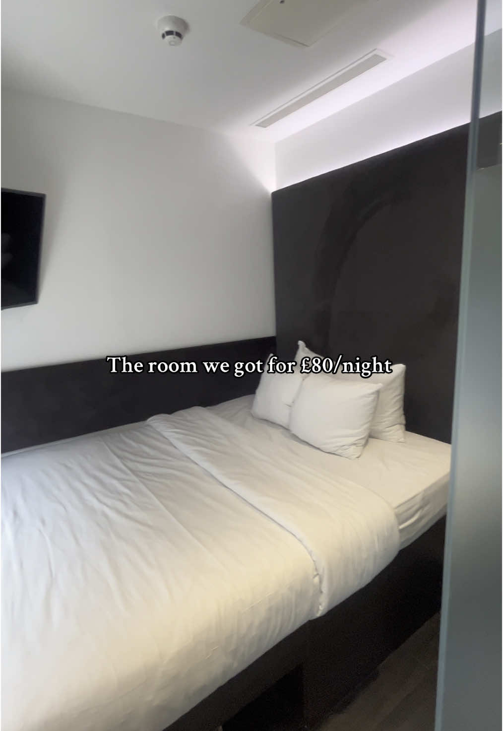 📍Z Hotels, Covent Garden

Follow for more travel tips and content ✈️🎥.

#fyp #traveltiktok #budgettravel #hotel #london #summer #traveltips #holidayinspo #staycation  