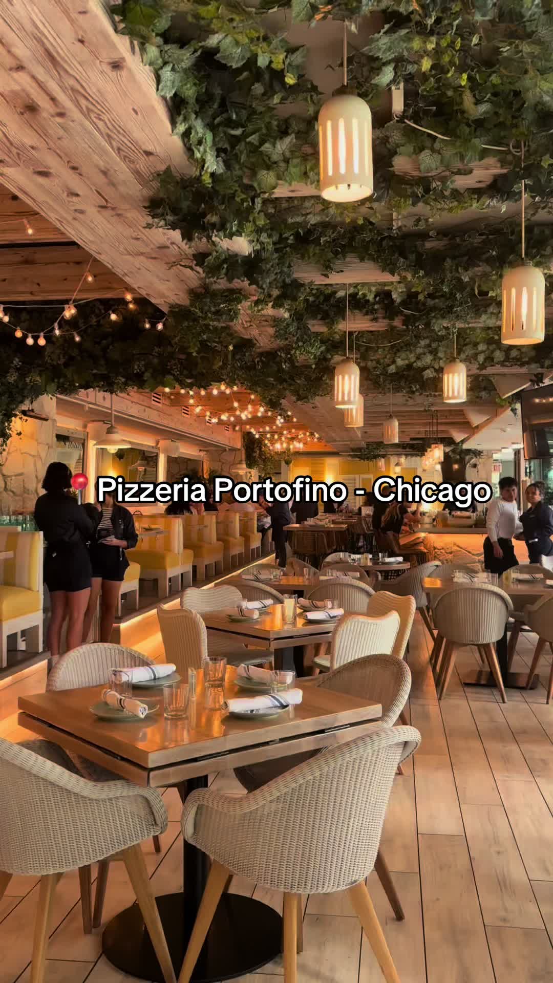 NO NOTES😍

📍Pizzeria Portofino - Chicago

#chicago #chicagoeats #chicagoeater #foodie #foodtiktok #foodtok #foodreview 
