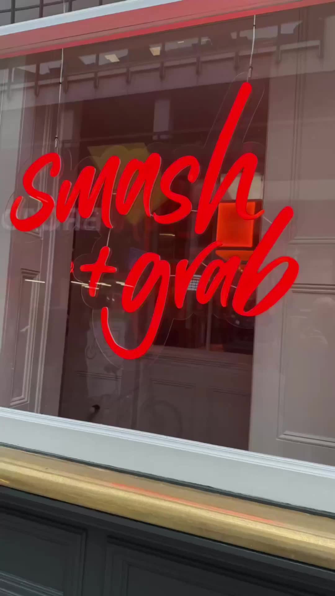 🍔🔥 Smashed by Honest is a game-changer!
3 minutes. That’s all it took to grab one of the best smash burgers I’ve ever had. From the kiosk to my hands, it was smooth, fast, and absolutely delicious. 😋
Better than the other smashy burger places in Soho—this one’s a must-try. 👏

📍 Head to Smashed by Honest and taste it for yourself. You’ll thank me later.
#FoodieFinds #SmashedByHonest #BurgerLovers #QuickEats #GrabAndGo @honestburgers