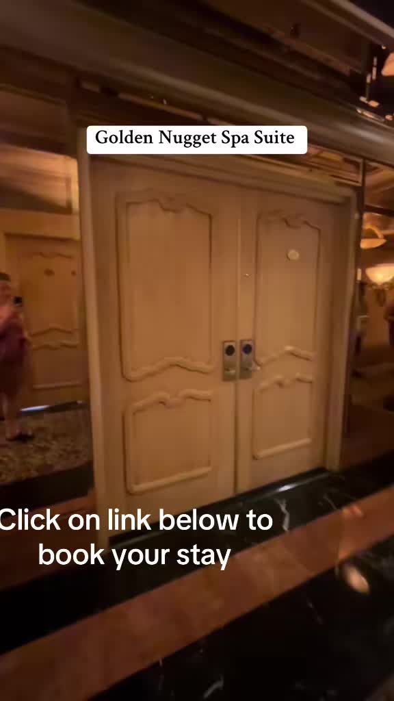 #goldennuggetlasvegas #goldennuggettcasino #goldennuggetsharkpool #goldennuggetsharktank #goldennuggetsharktunnel Was cool to swim close to sharks! In a shark pool 🦈