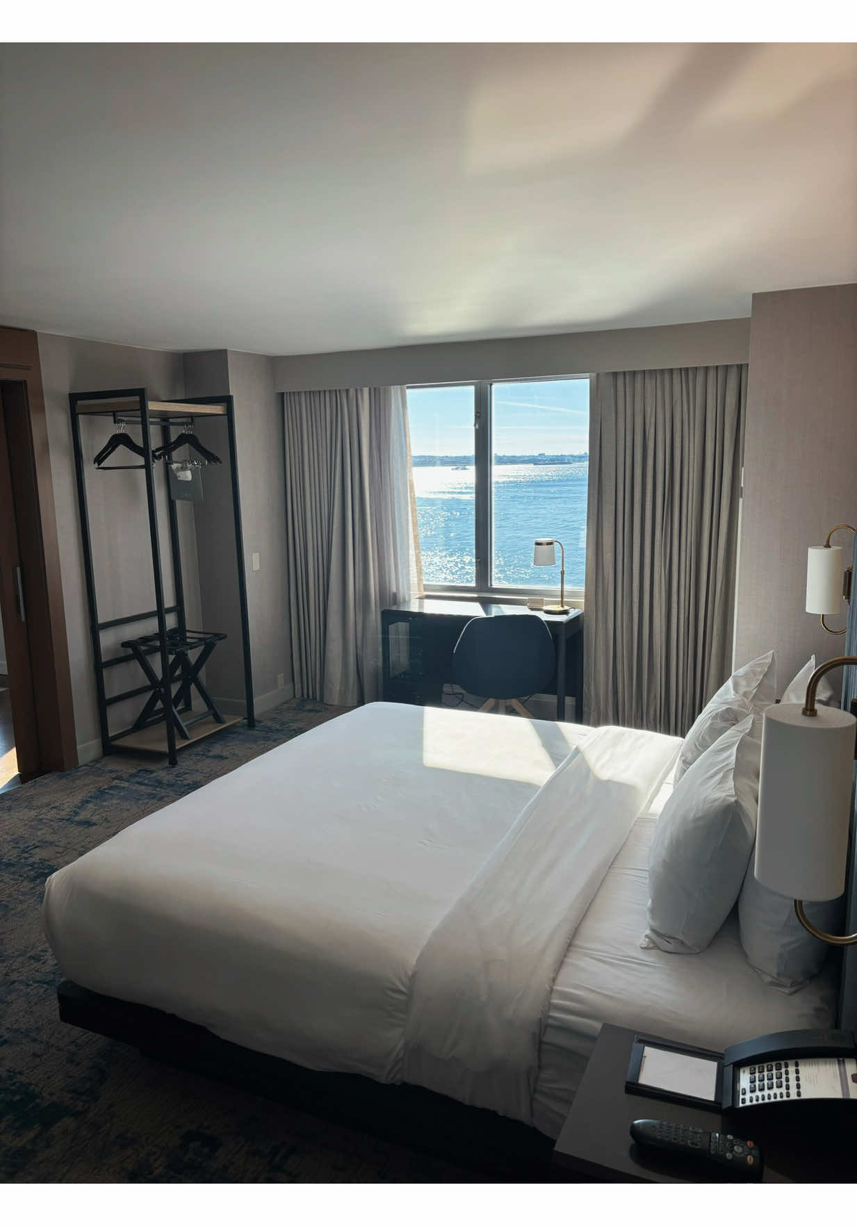 Waking up to the New York City skyline 🌆✨

Waterfront luxury at Hyatt Regency Jersey City — calm, space and iconic views, just minutes from Manhattan. 🏙️💙

#HyattRegency #JerseyCity #NewYorkViews #LuxuryStay #UrbanEscape HudsonRiver EliteGlobeTraveler