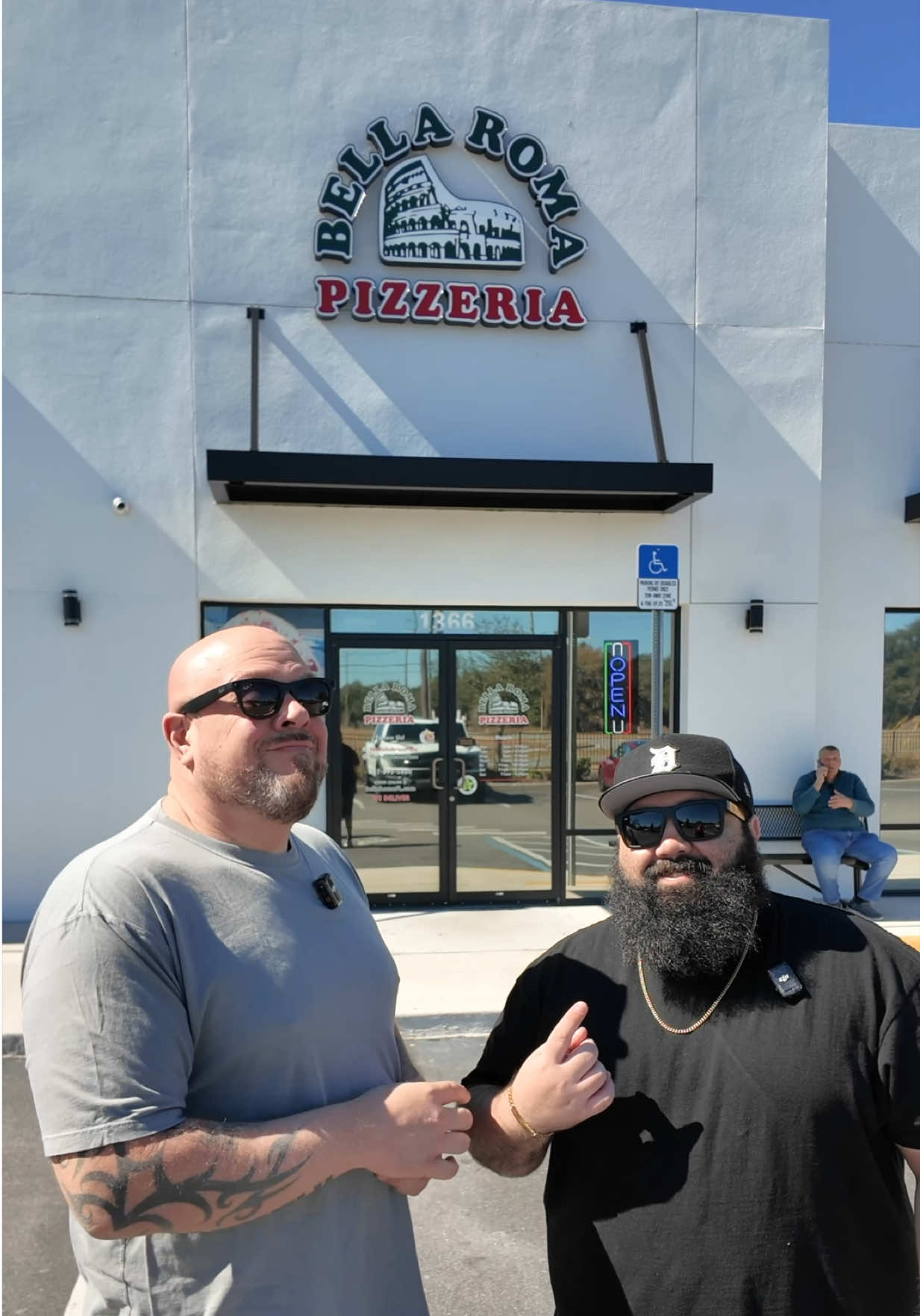 🍕Have y’all tried this Pizzeria in📍Saint Cloud, FL? They have been open for 20 years! 🤯 @BellaRomaPizzaFLA ! The Mozzarella Sticks, the 🧄 knots🔥 And don’t get me started with the Frosinone pizza and the cheesesteak 🤌🏼 #bellaroma #orlando #orlandofoodie #orlandoeats #orlandopizza