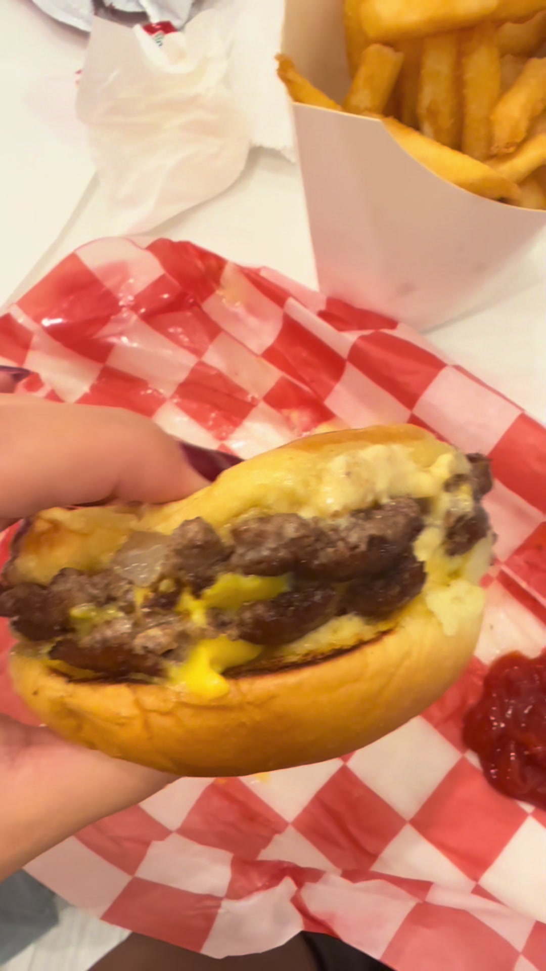 how it feels walking into 7th street after a night out 🍔🍟🤤

@7th Street Burger 

#financialdistrict #7thstreetburger #nyc 