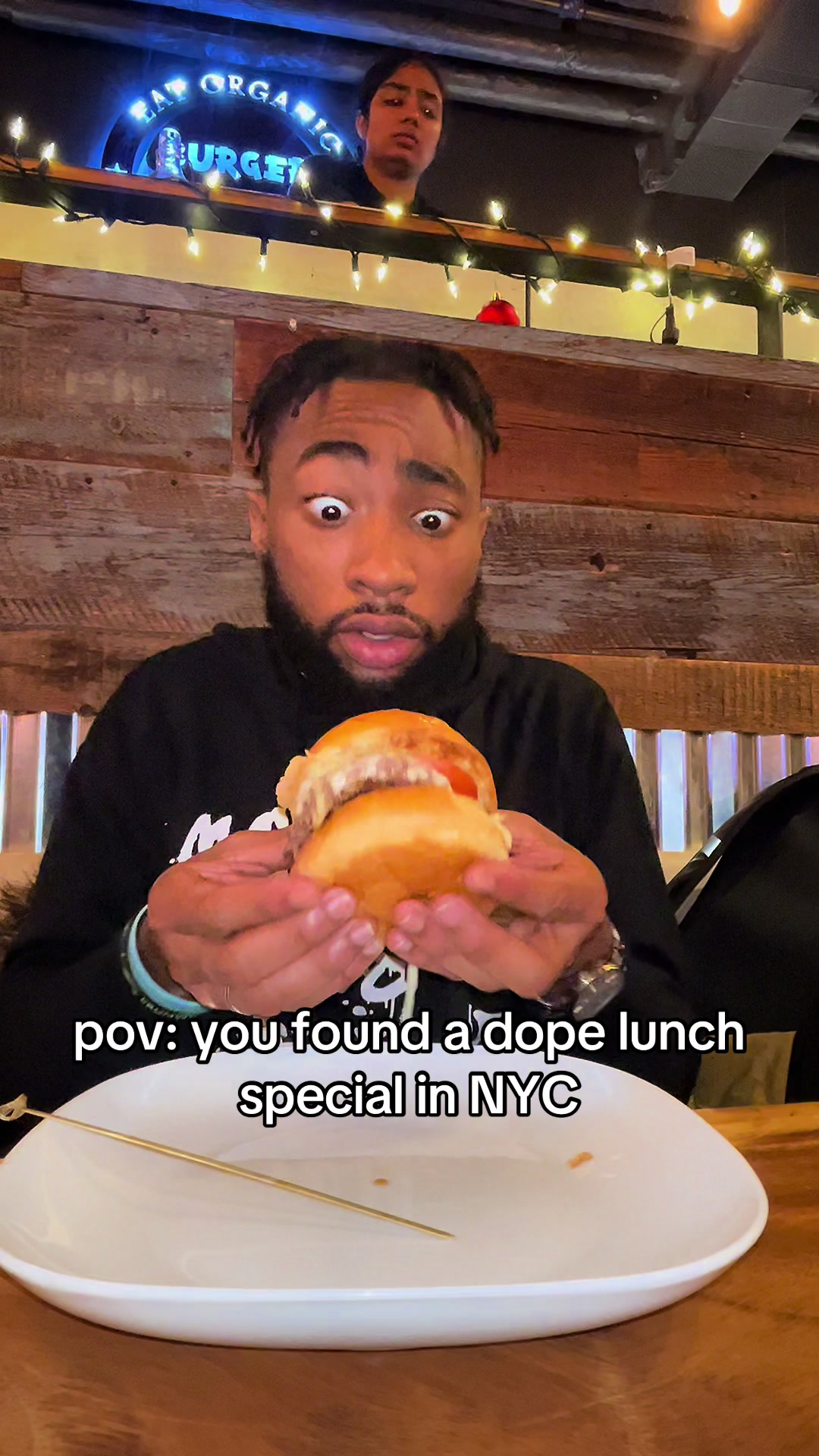 POV: You found a dope lunch special in NYC 👀

🤫: @Burger Village 

#foodies #hiddengem #ebneats #hiddengemsnyc #hiddengems #restauranttok #blackfoodie #nycfoodie #nycfoodie #thingstodoinnyc #placestogo #happyhour #lunchspecial #lunchtime #lunchtimetiktok #burgertime 