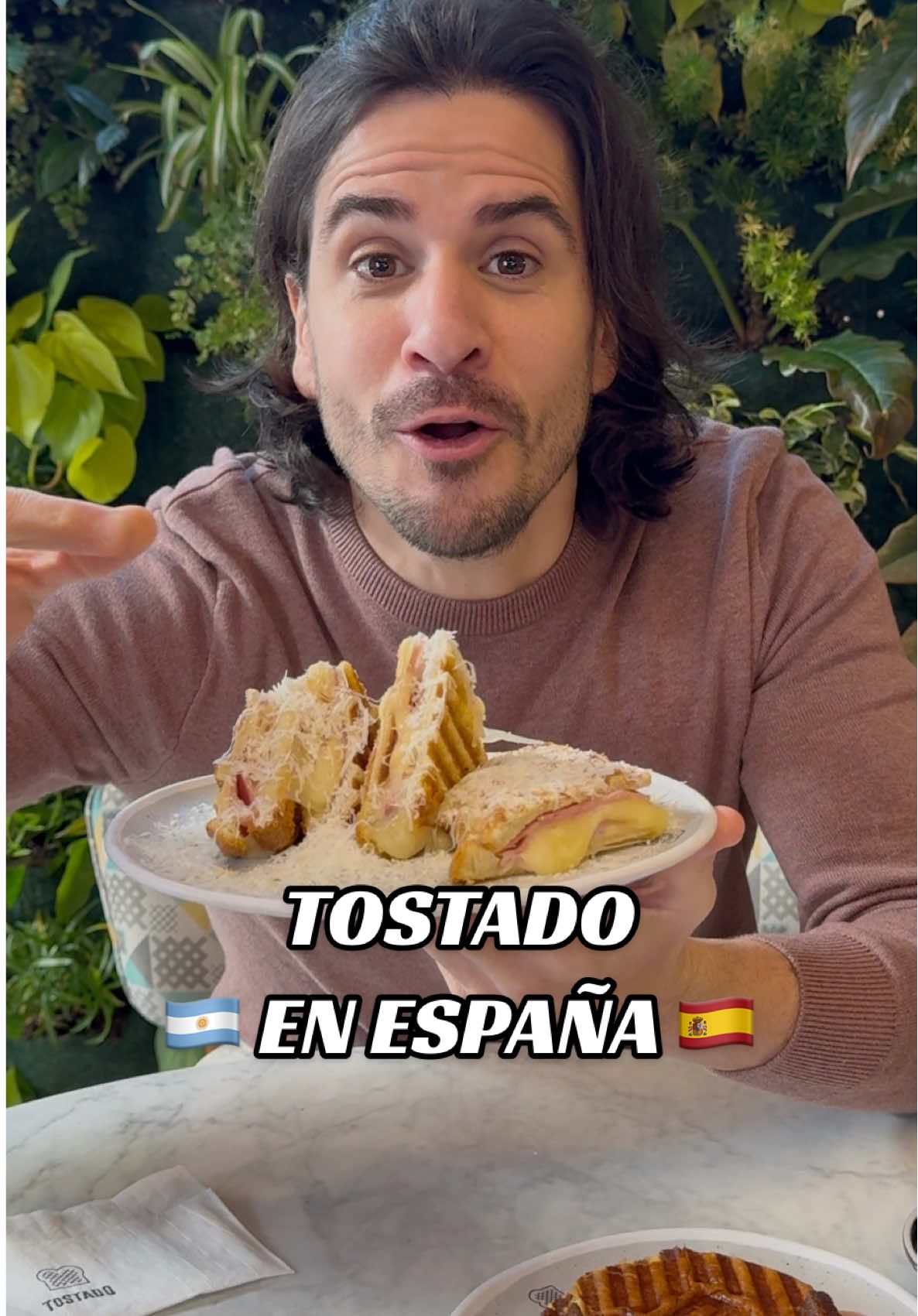 Publi. Está pasando en la Plaza del Sol de Madrid… 🇦🇷 @Tostado 🇪🇸 abre su tercer local en menos de un año en la capital de España 🥳
Tenés que probar toda la variedad que tienen, a cuál mejor 😋 Aprovechá que tienen promos en desayuno, menú del día, tardeo y cena…
¡Siempre viene bien un tostado! 🙌
MADRID:
📍 Alcalá 4 – Puerta del Sol
📍 Génova 5 – Alonso Martínez
📍 Fuencarral 93 – Tribunal / Malasaña
.
#argentinosenespaña #tostado #madrid