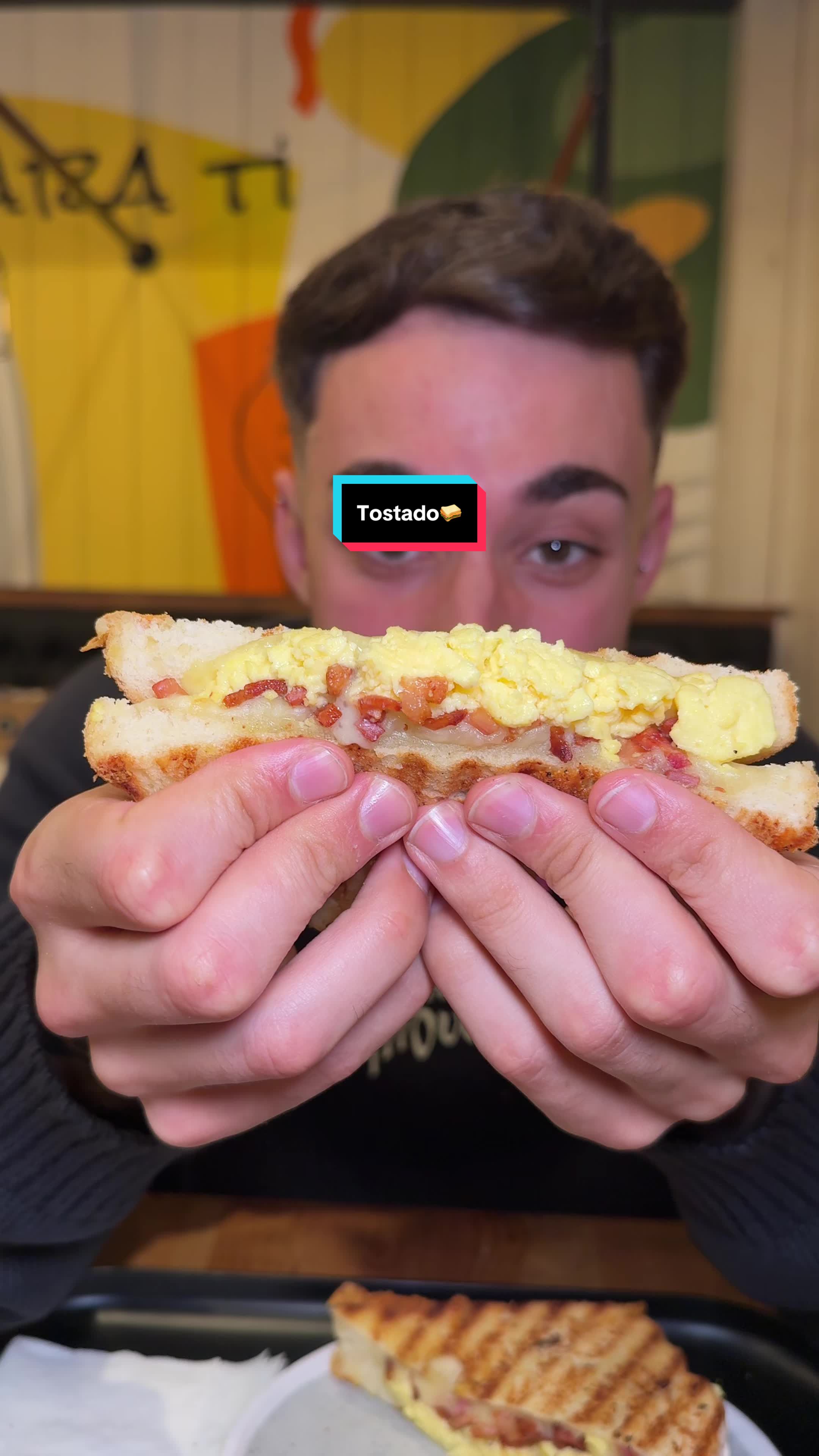 Probando los famosos sándwiches de @Tostado 🥪
Es una marca que viene desde Argentina y ya tienen 3 locales en España 🇦🇷:
-Fuencarral 93📍
-Génova 5📍
-Alcalá 4📍

P u b l i
#sandwich #bocadillo #madrid #queso 