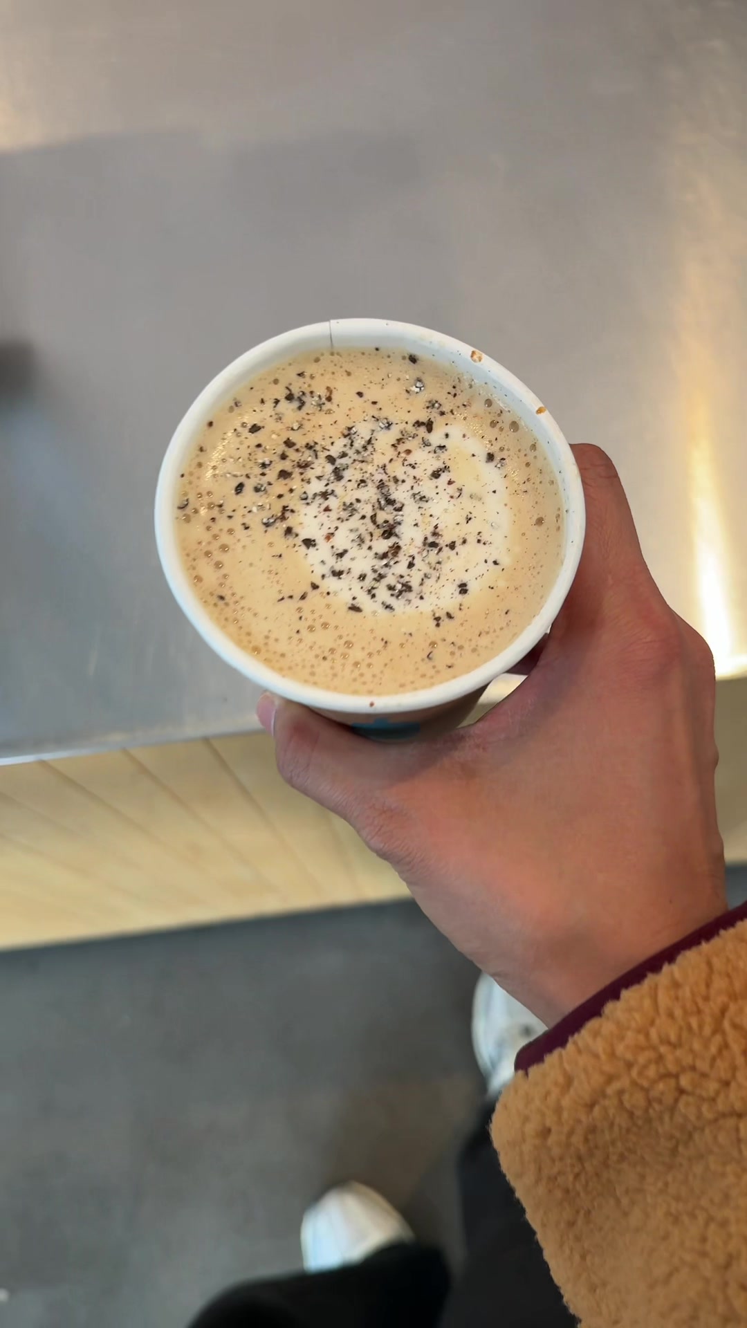 Trying Coffee Shops in San Francisco FiDi! Today we tried Blue Bottle Coffee a popular chain in the bay area! Definitely recommend the Nola Coffee which is New Orleans style and is such a unique and refreshing twist i’ve been looking for in my coffee. Price isn’t too crazy and something you’d find at your typical coffee shop!

📍Blue Bottle Coffee , SF FiDi

#coffee #sf #bluebottlecoffee #financialdistrict #sanfrancisco 