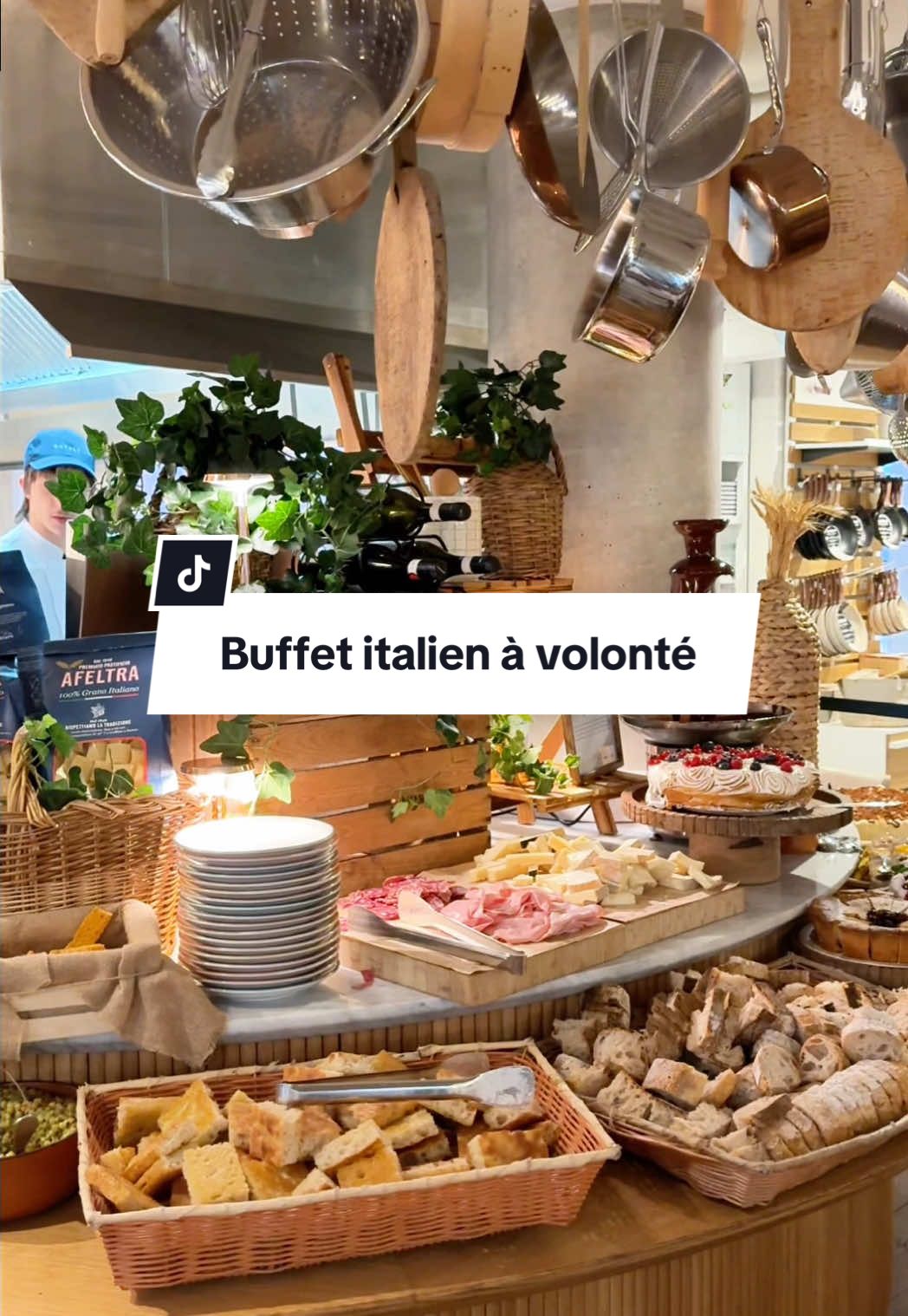 La nouvelle adresse italienne pour se faire kiffer 🇮🇹🍝

Pasta, pizza e basta (Eataly)
📍37 rue Sainte-Croix de la Bretonnerie, Paris 4
Ⓜ️ Hôtel de Ville
💸 Formule à 34€
🪑 Pas mal de places assises 
✅ Réservation conseillée 
📆 Uniquement le dimanche soir

👉🏼 Découvre leur compte : @eataly 

[Collaboration commerciale : invitation sans obligation de contenu | Être invitée me permet de pouvoir proposer du contenu qualitatif | Adresse validée par mon palais | Si je n’aime pas, je ne partage pas 🙌🏼]
~~~~~~~~~~~~~~~~~~~~~~~~~~~~~~~~~~~~~~~~~
#restaurantparis #paris #foodparis #parisrestaurant