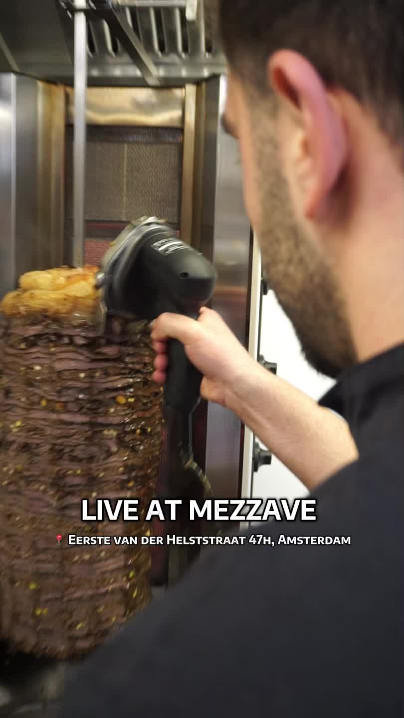 Runnnnnnnn 
📍Eerste van der Helststraat 47h, 1073 AD Amsterdam
#mezzave #shawarmalovers #albertcuypmarkt #amsterdam #amsterdamfood 