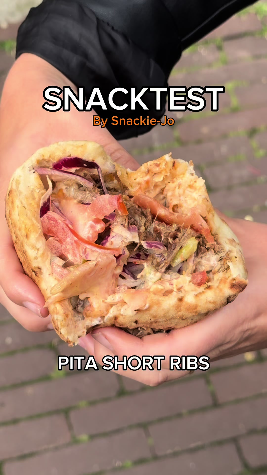 EEN BROODJE NAAR MN HART 
🍔SNACK: pita short ribs 
📍PLAATS: @MezzaveAmsterdam 
💰PRIJS: €11
🔢CIJFER: 9

#snackiejo #mezzave #mezzaveamsterdam #pita #broodjeamsterdam #pitaamsterdam #newhotspot #broodjetesten #broodjestester #foodguideamsterdam #amsterdamfood #foodie #snacktime #eten #foodguide #etentesten #snacktijd #nederland #dutch #vj #vjp #voorjou #zolekker