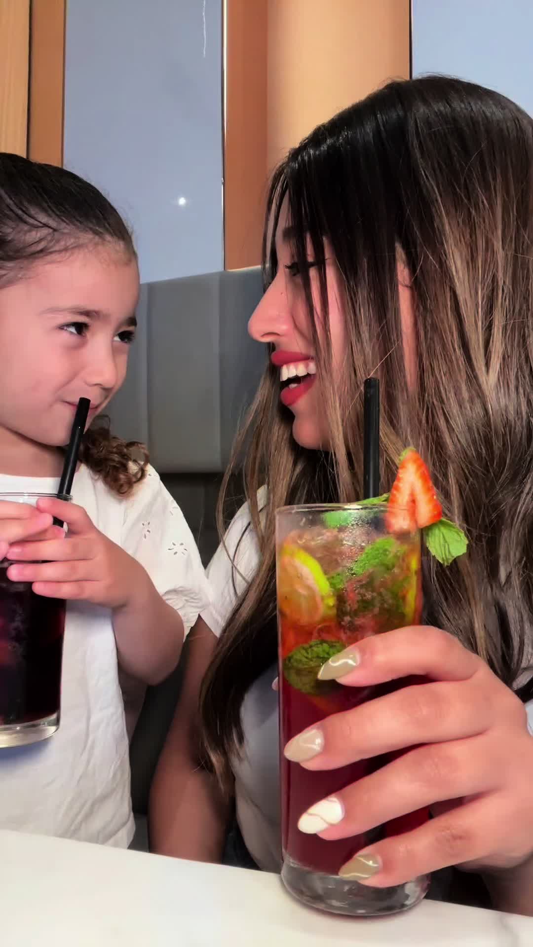 כשר וטעים בחו״ל ….
זה כמעט ובילתי אפשרי 🤷🏼‍♀️
אבל קיקוס הצליחו לעשות את זה ובגדול 😍
בנוסף לזה שהמסעדה כשרה הכל טעים 
📍המיקום שלה במרכז העיר מול רדיסון בלו 
הנראות של המקום והאוכל מטורפים, 🍔
המחירים נוחים לחלוטין 💰 
🚗ויש לכם חניה בשפע (ימי ראשון וחגים בחינם)
יצא לי לבקר בלא מעט מקומות בעולם ועדיין לא מצאתי בשרי כשר ברמה כמו של קיקוס
יוצא לי ריר רק מלראות את הסרטון 🤤
וברור שכל פעם שכף רגלי תדרוך בדובאי אני מתייצבת בקיקוס 
תשמרו את הסרטון ותהנו❤️
בתאבון אהובים 🫶🏻
בשיתוף 
מה דעתכם על המקום? הייתם מנחשים שזה כשר???#סוכנתנסיעות #בלוגריתטיולים 