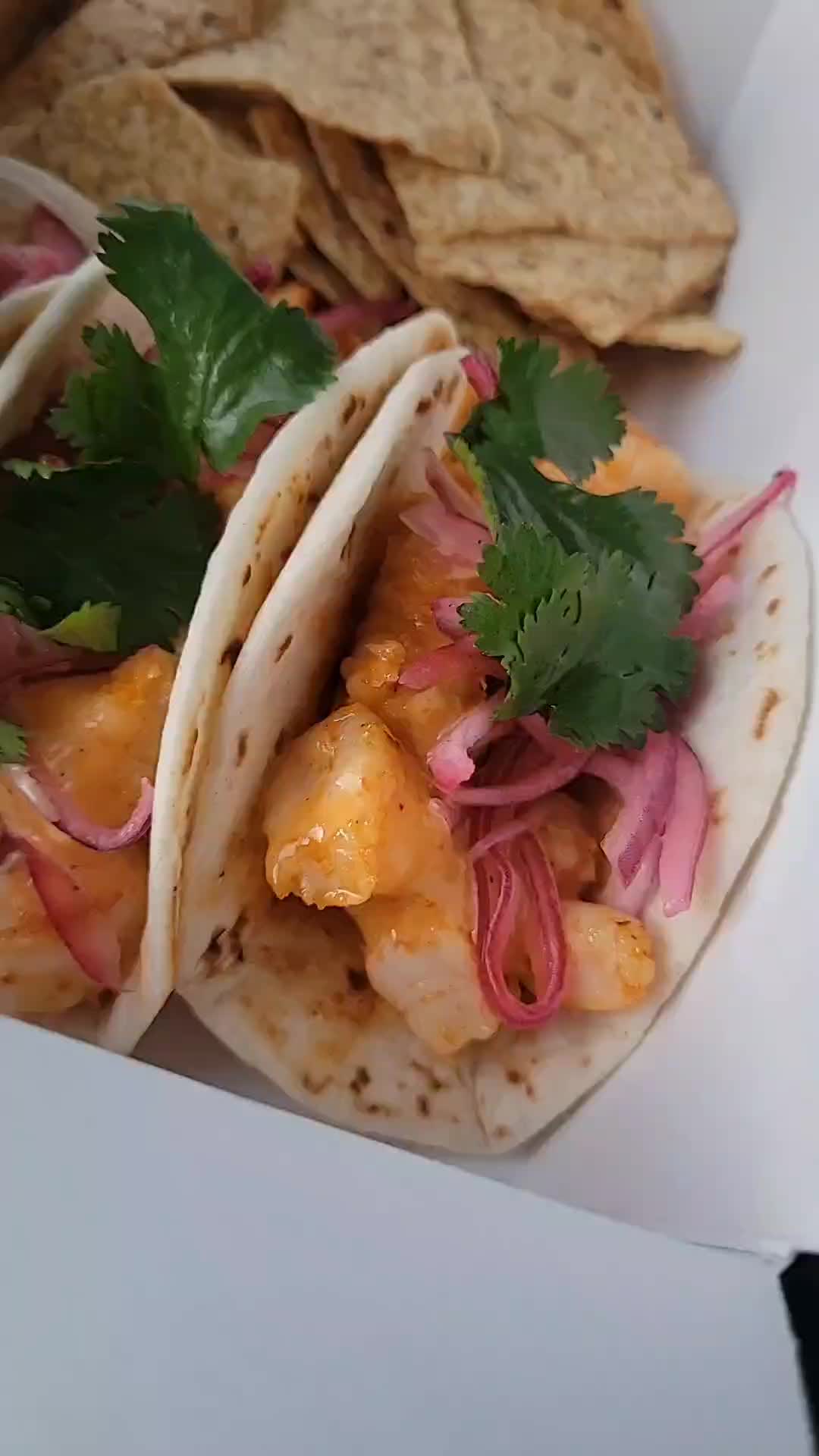 who doesn't love some BANG BANG SHRIMP TACOS 😋 
#tacolifestyle #letstacoboutit #themunchiesreport #pompanobeachfl #cometryusout #supportlocal #foodie #pompanobeach #breweryfood #bangbangshrimp #staymunchie 