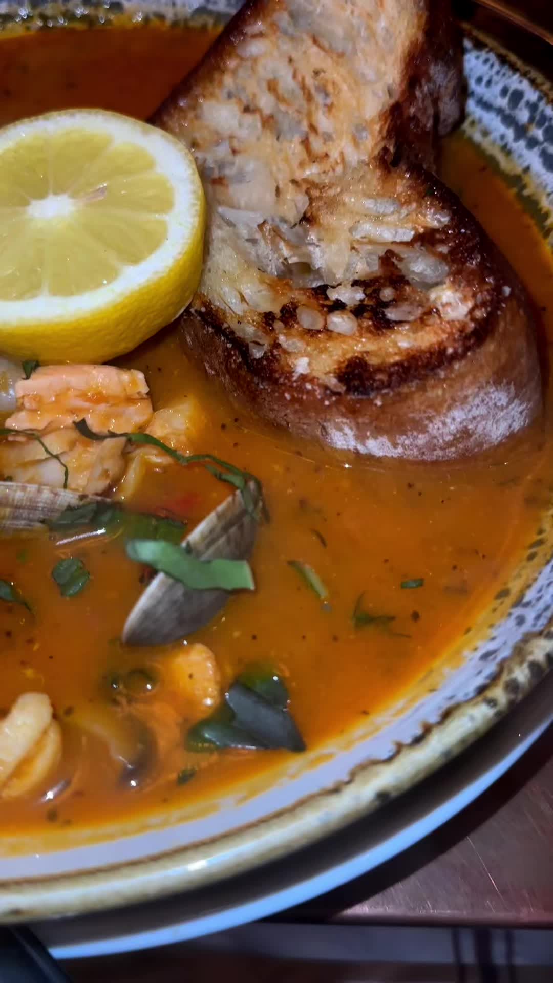 The Seattle Sea Stew at Vons 1000 Spirits is packed with manila clams, shrimp, salmon, and cod, swimming in a rich, oven-roasted tomato broth. Served hot with warm ciabatta for dipping.

Tag your soup loving bestie ⬇️

#seattleeats #vons1000spirits #seattleseastew #soupseason #fallcomfortfood   