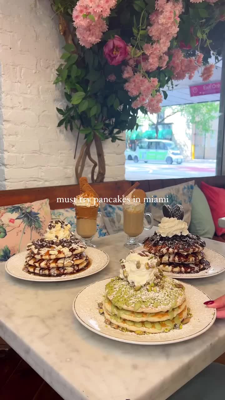 Open daily from 8am - 4pm, @fiorecaffee_miami features some of the ultimate pancakes in Miami 🥞 Find 10 more of the best brunches in Miami at our link in bio @miamibucketlist ⬅️ #miamibucketlist #miami 