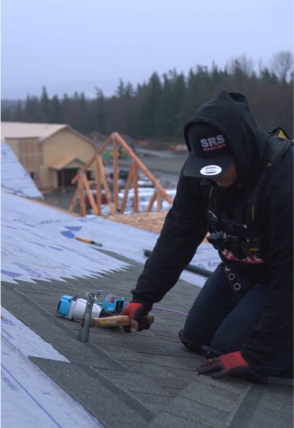 Which POV do you like best?
#contractor #pov #roofing #hardwork #fyp #español #shingles #constuction #satisfying 