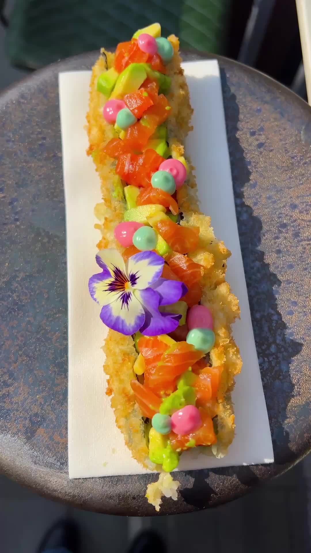 סושי כשר עם הטבה ייחודית✨👇🏻
ב- @Sushi Bazel תמצאו סושי מעולה, ראמן, גיוזות, באנים, פס היריון, מנות טבעוניות וללא גלוטן – והכל בכשרות רבנות ת”א. כל מי שיגיע דרך הסרטון יקבל 1+1 על כל הקוקטיילים בין השעות 15:00-19:00 🍹.
⏰שעות הפתיחה:
א’-ה’: 00:00–11:00
ו’: 11:00 עד חצי שעה לפני כניסת שבת

כתובת: בוגרשוב 33, תל אביב
בשיתוף 🍣
#סושי  #אוכלאסייתי  #כשר #תלאביב