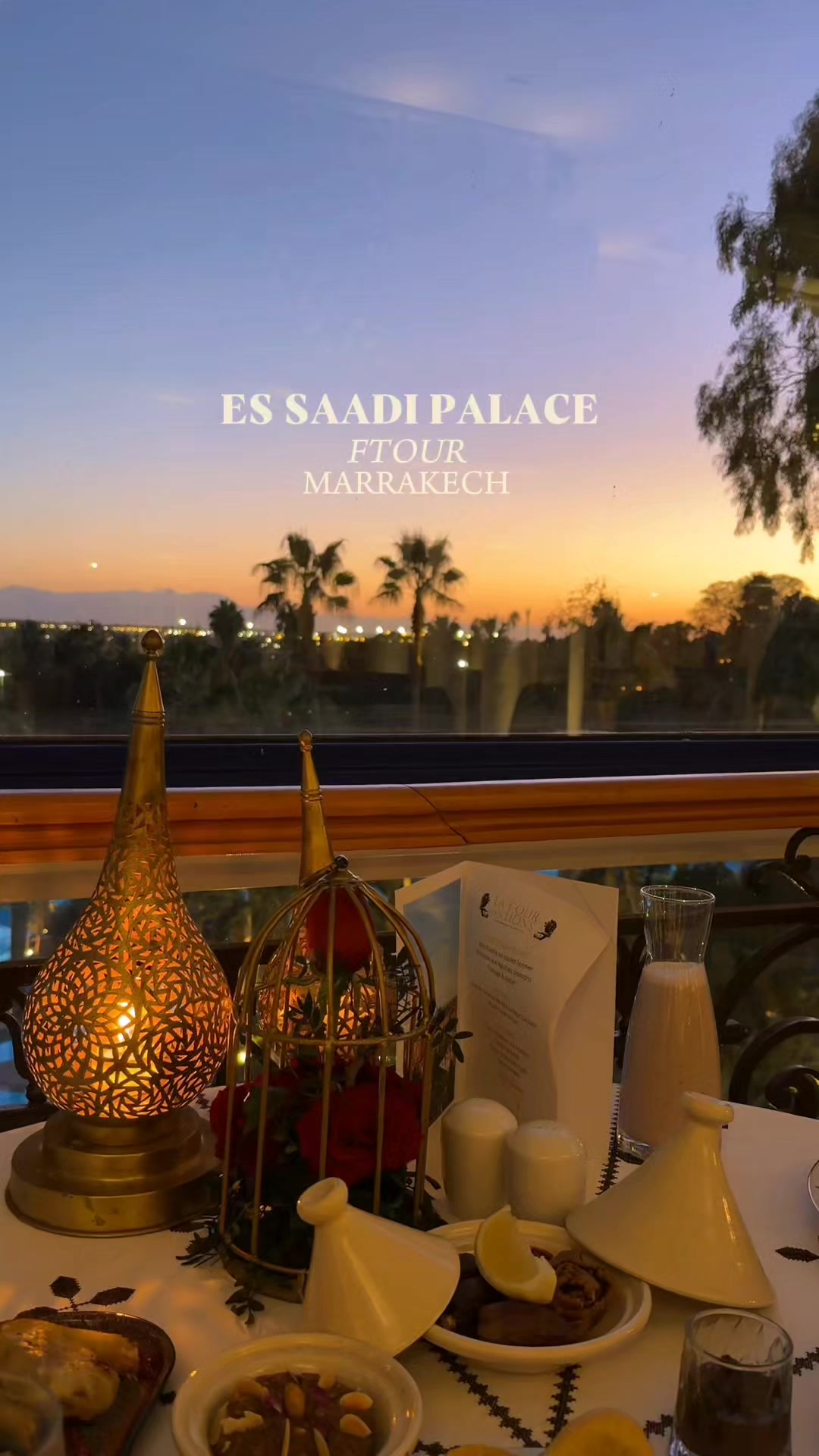 Ce soir, cap sur le ftour d’Es Saadi Marrakech Resort, une expérience raffinée à vivre à La Cour des Lions 🌙✨

Au sommet du Palace, avec vue sur l’Atlas, le décor donne immédiatement le ton : lanternes scintillantes, ambiance feutrée, service soigné… Ici, le ftour est servi à table et enrichi de stations culinaires où les incontournables du Ramadan sont à l’honneur : harira traditionnelle, tajines longuement mijotés, briouates croustillantes, pastillas savoureuses et farandole de douceurs marocaines (sellou, dattes, pâtisseries…).

En fond, une animation andalouse live vient sublimer l’expérience 🎶 Un cadre élégant, une cuisine généreuse et cette touche d’âme qui fait toute la différence.

💰 790 MAD / adulte – 395 MAD / enfant (4 à 12 ans)

▪▪▪
📞+212 5 24 33 74 00
📧 info@essaadi.com
📍El Mazini, Rue Hafid Ibrahim, Marrakech
▪▪▪
@essaadimarrakech
.
.
.
.
.
.
.
.

#marrakech #essaadimarrakech #ramadan2026 #marrakechexperience #ftourtime 