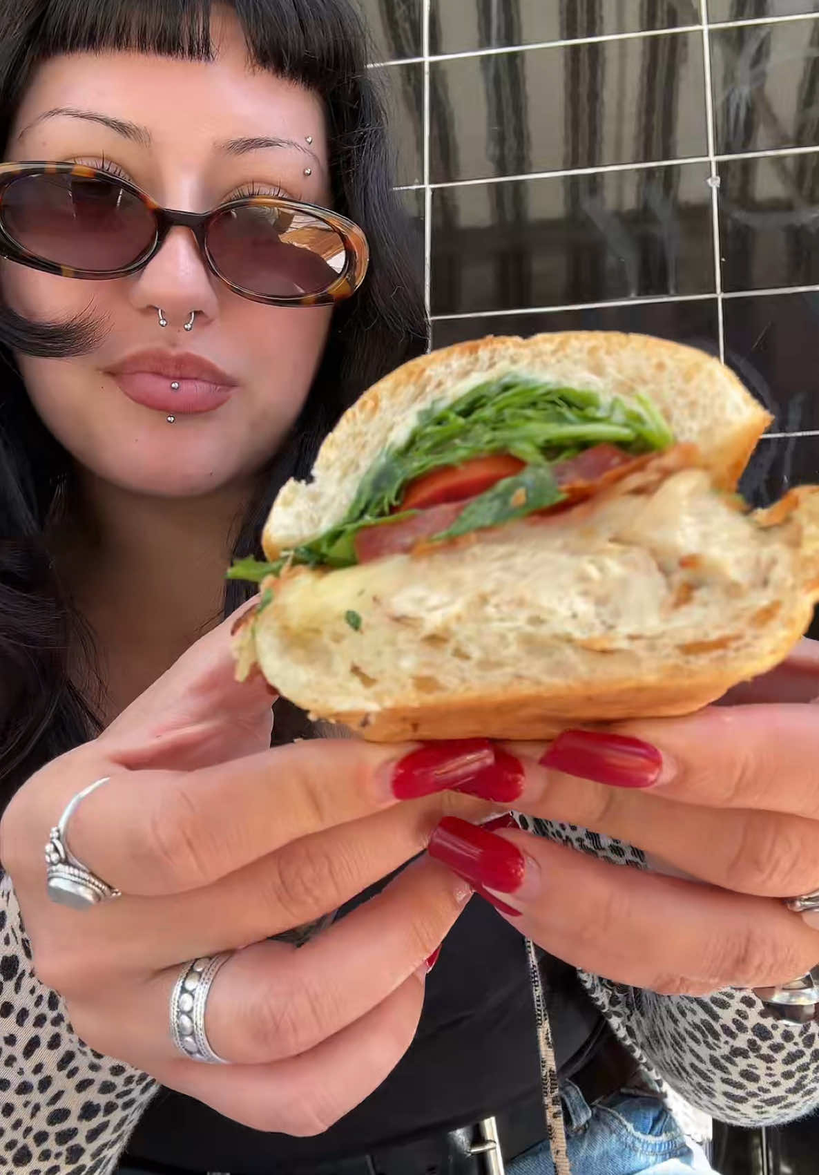 My fav Sammy place in SF!! If you ever visit or you live down here you gotta give it a try <3 located on the corner of Hyde & Bush st!! 

#mukbang #foodie #sanfrancisco 