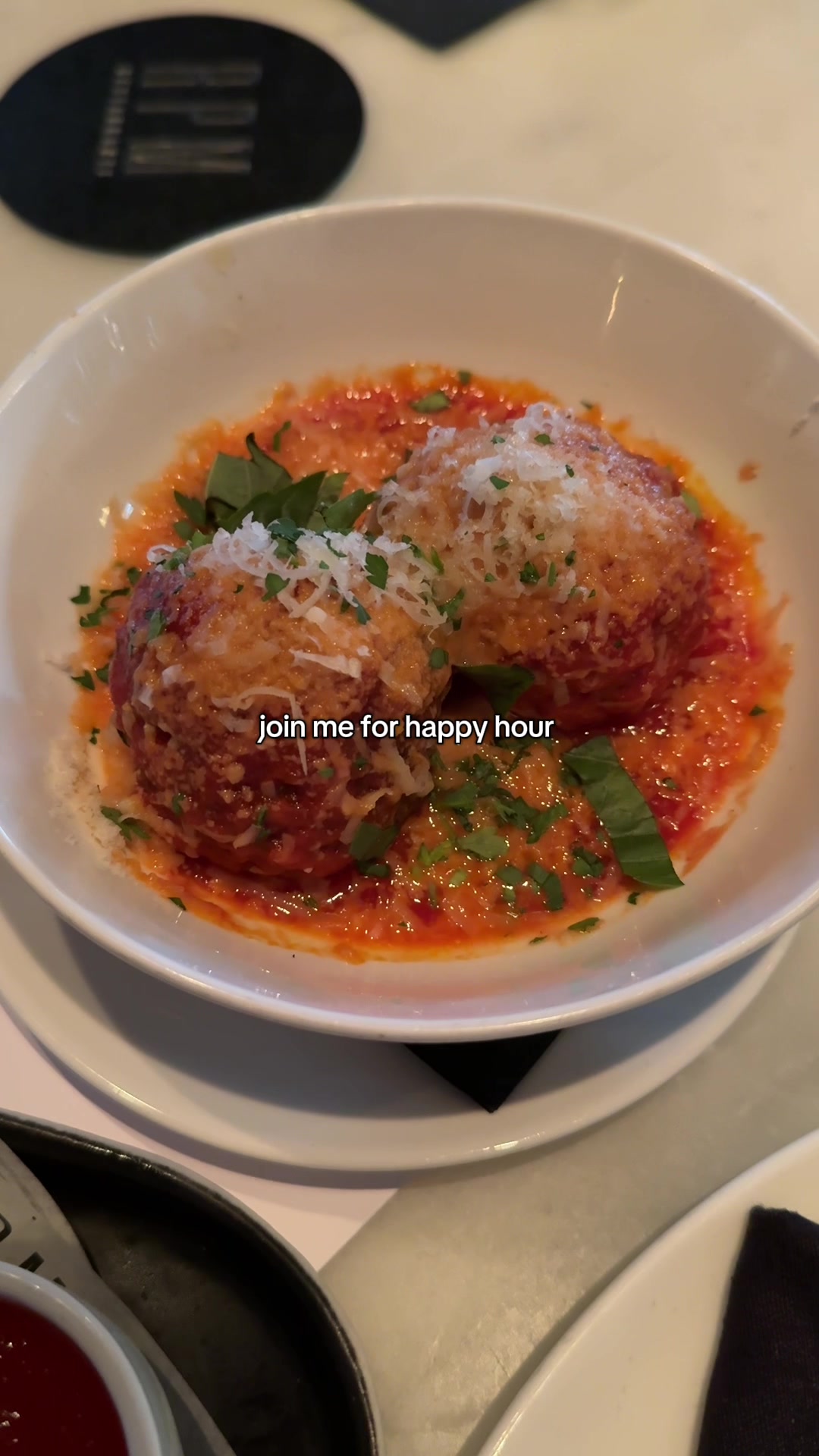 i love a good happy hour 🤭 we went to rpm italian in river north and got the proscuitto bruschetta, cremini mushroom pizzette, arancini, and prime beef meatballs. everything was so yummy, highly recommend!
#chicagofood #foodie #foodtiktok #gourmet #creatorsearchinsights 