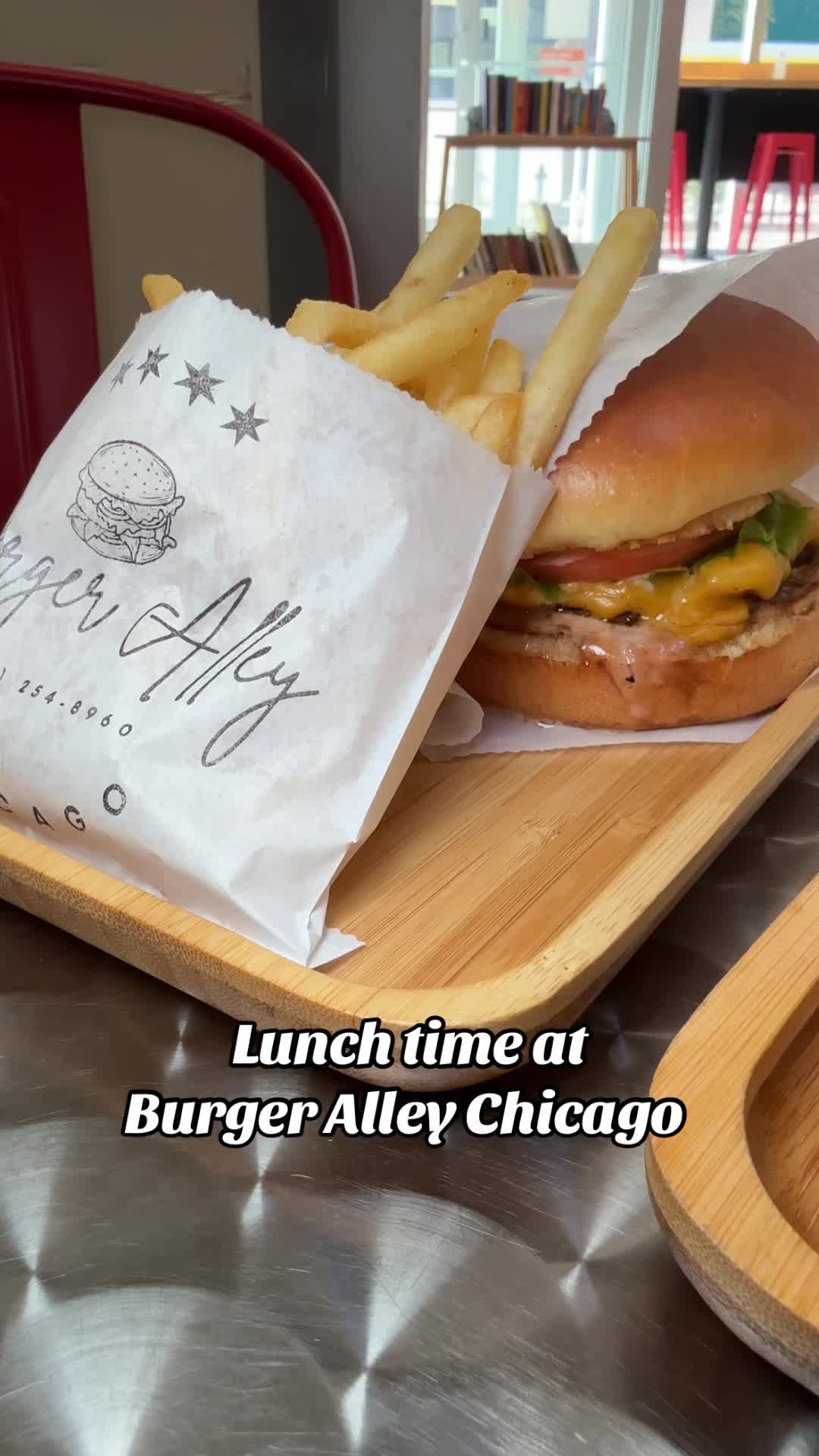 What are you ordering, the Single Alley or the Alley Bird?! #chicagofoodie #chicagoburger #southloopchicago #chicagotok