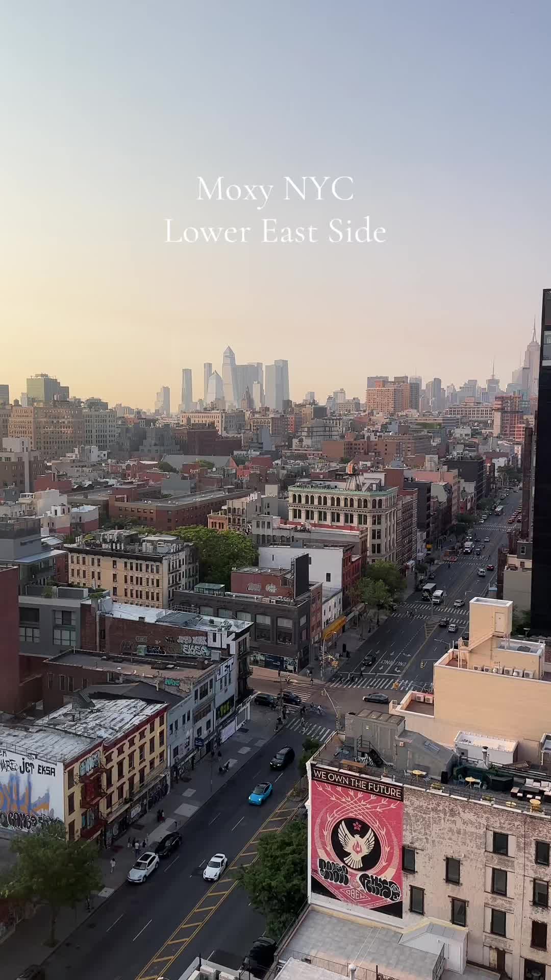 Moxy NYC Lower East Side views for days. Perfect spot to stay in my fav area, Lower East Side. Close to SoHo and easy to get to Brooklyn from here. #moxyhotel #moxy #moxylowereastside #nychotels #nyc 