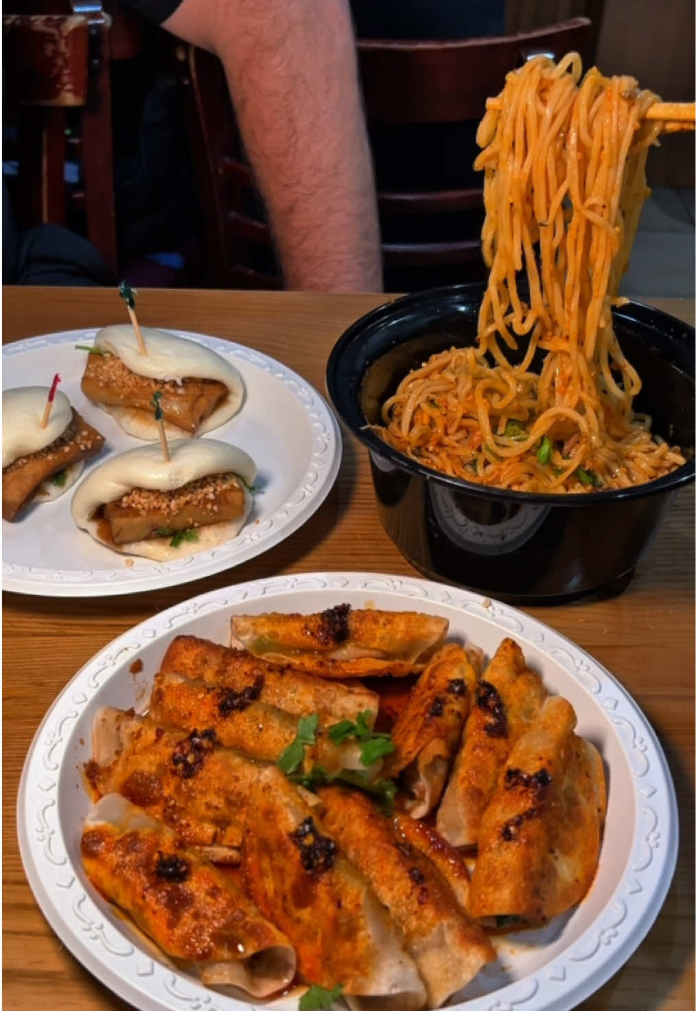 This is one of the best spots in Chinatown for dumplings, noodles, and pork baos! 

📍 Super Taste - 26 Eldridge St, New York, NY 10002

#chinatown #nycfoodie #nyceats #cheapeats #dumplings 